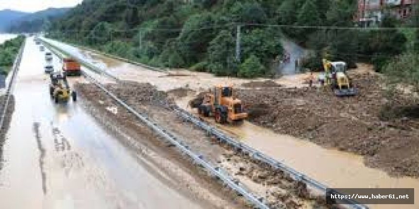 Karadeniz Sahil Yolu'nda heyelan