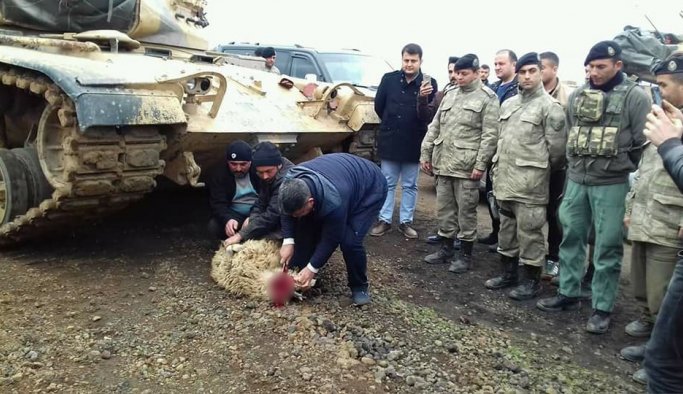 Sınırdaki askerler için kurban kestiler