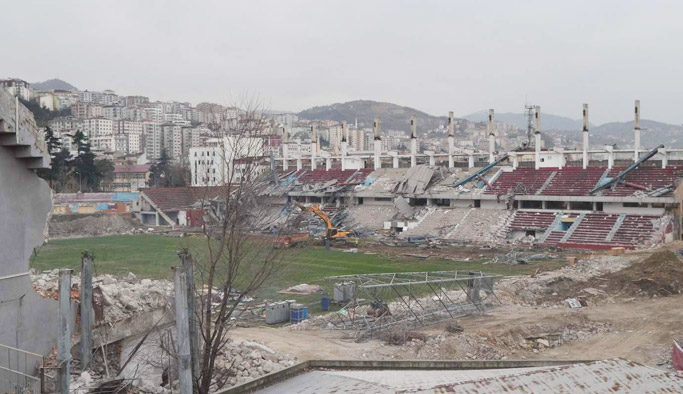 Avni Aker'de sona doğru