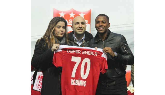 Robinho resmen imzayı attı