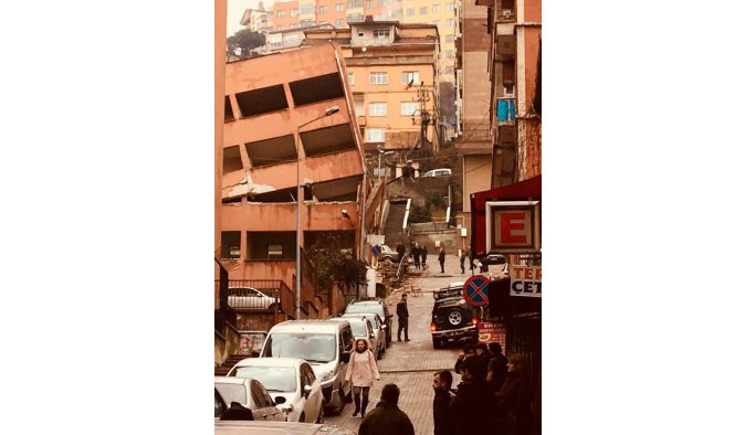 Okul yıkımında faciadan dönüldü