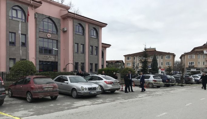 Adalet Sarayı önünde çatışma çıktı! - Sakarya haberleri