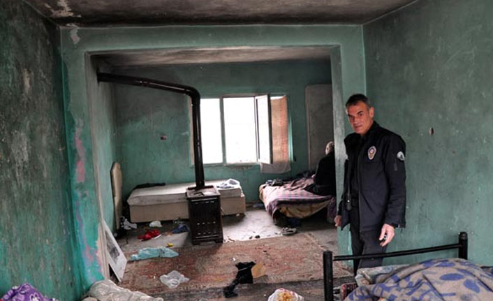 İkna edemeyince üşümesin diye sobasını yaktılar