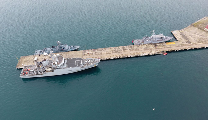 Karadeniz'de hareketlilik: Savaş gemileri geldi