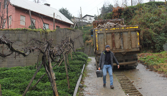 Trabzon plakalı tır rampada bozulunca 4 gündür kaldırılamadı