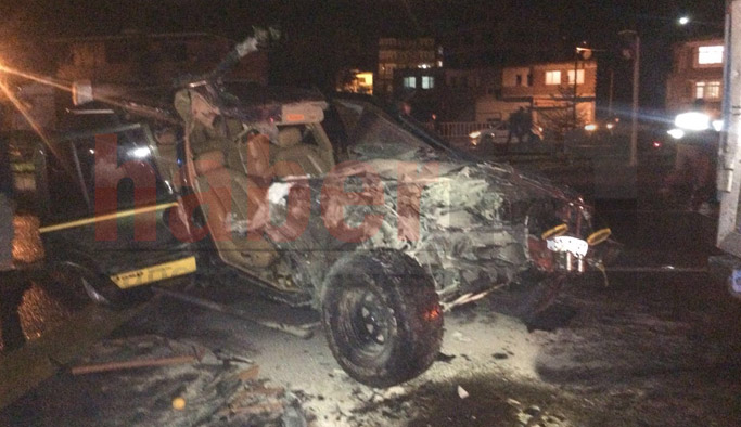 Maçka'da otomobil TIR'ın altına girdi! 2 kişi yaralı