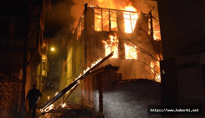 Safranbolu'da tarihi evler kül oldu