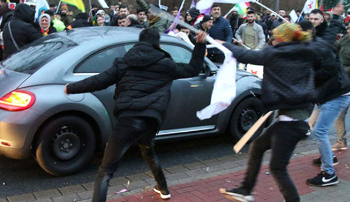 PKK'lılar Almanya'da Türk'ün aracına saldırdı