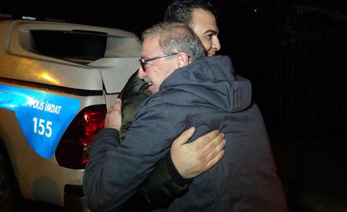 Denetim sözü alınca polis memuruna sarıldı