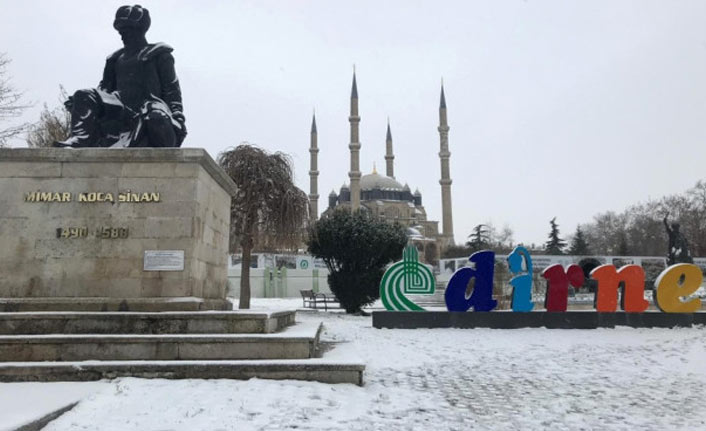 Edirne' kar yağışı etkili oluyor