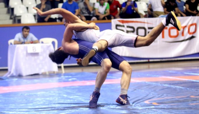 Türk Güreşi 1512 madalya ile zirvede