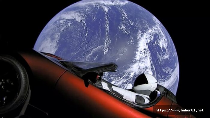 Elon Musk'ın sahibi olduğu Space X şirketinin Mars'a gönderdiği Falcon Heavy roketindeki Tesla Roadster'da hangi şarkı çalıyordu