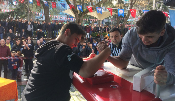 Bileğine güvenenler Trabzon'da yarıştı