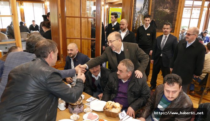 Gümrükçüoğlu, hafta sonu belediye çalışanlarıyla bir arada 