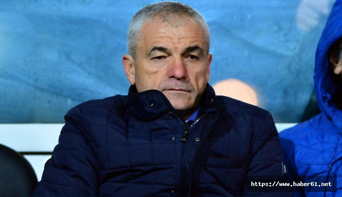 Trabzonspor'un hocası Rıza Çalımbay, Medipol Başakşehir-Fenerbahçe maçında 