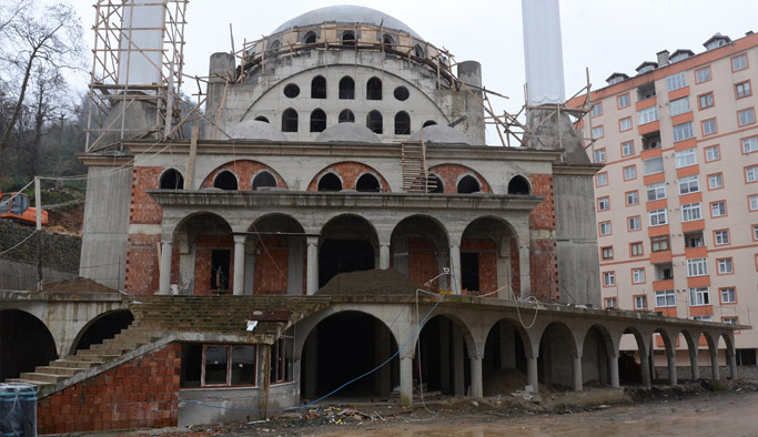 “Of İrfanlı Mahalle Camii Hızla Yükseliyor”