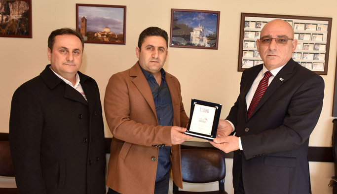 Ortahisar'da ayın şoförü ödülünü aldı