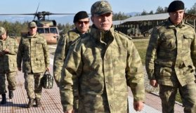 Hulusi Akar Sınır hattında