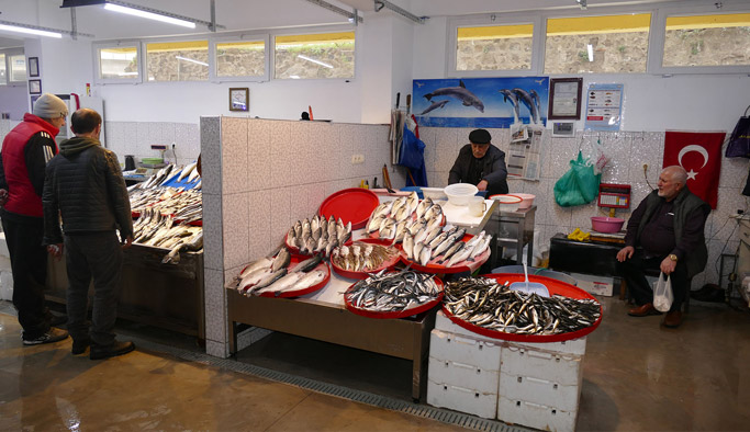 Trabzon'da geçici kadınlar pazarı ve balıkhane oluşturuldu