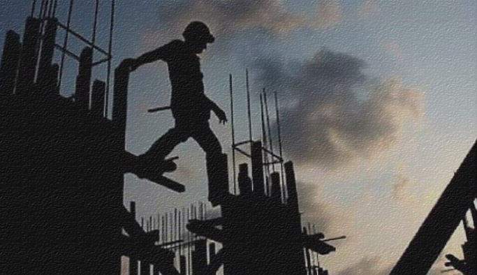 Trabzon'da bir kişi inşaattan düştü!