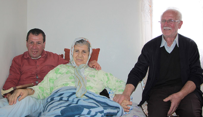 72 yaşında felçli eşine ve engelli oğluna bakıyor