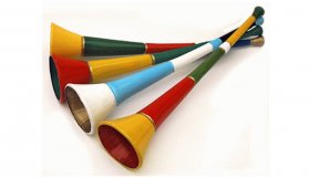 Vuvuzela çalan taraftarlar maç izlemekten men edildi