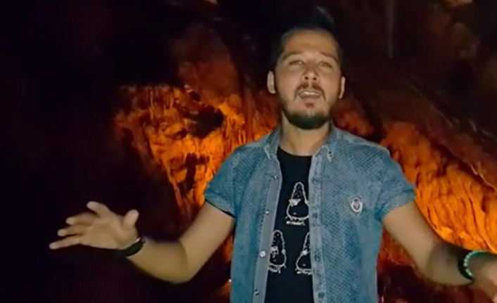 Mağarada önce şarkı söyledi sonra yarasalardan özür diledi