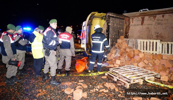Tuğla yüklü tır devrildi: 1 ölü - Kastamonu haberleri