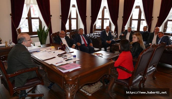 Akdeniz Belediyeler Birliği heyetinden Gümrükçüoğlu'na ziyaret