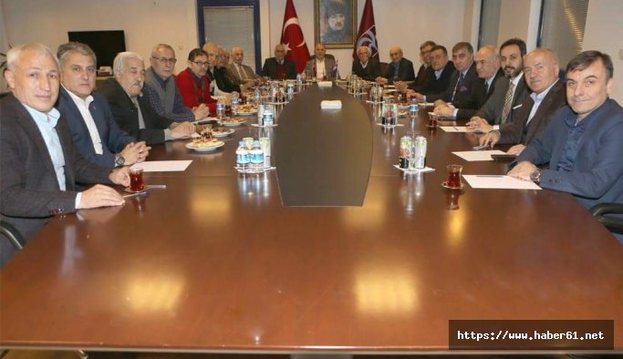 Trabzonspor'da sürpriz toplantı! Eski ve yeni yöneticiler bir arada