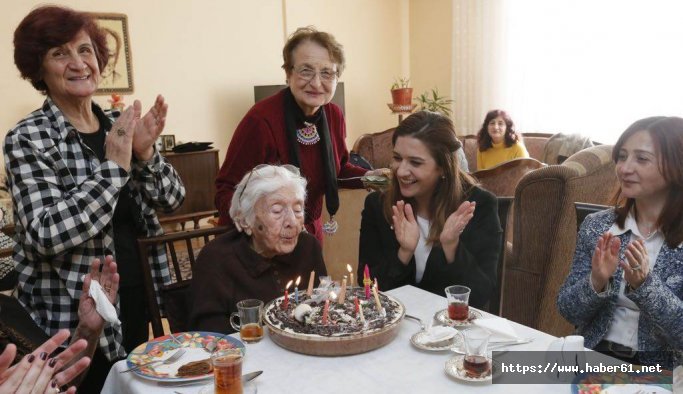 Emekli öğretmenin 104’üncü yaş günü kutlandı