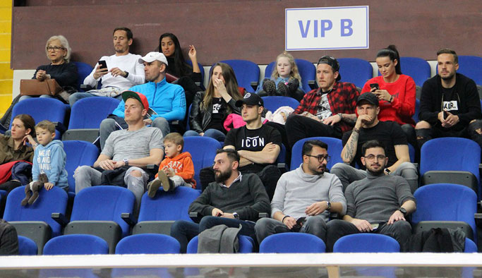 Trabzonsporlu oyuncular basket maçında