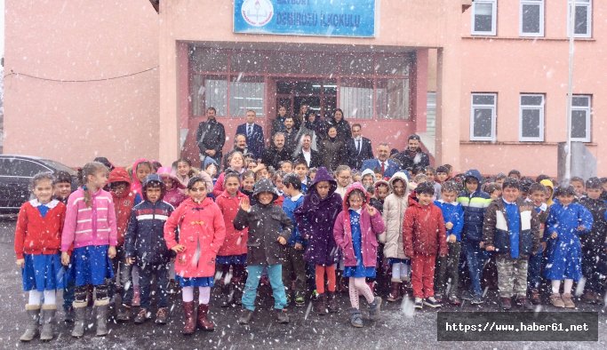 Ekrem İmamoğlu, Bayburtlu miniklerin yüzünü güldürdü