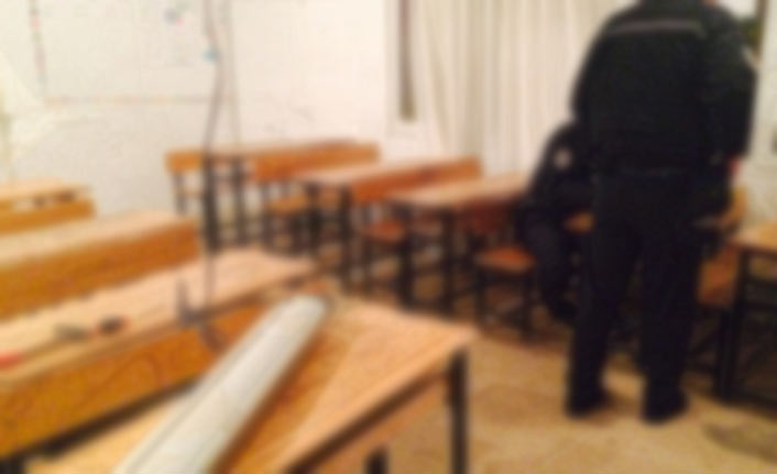 Okulda hırsızlık yaparken kameralara yakalandı