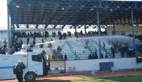 Saha karışınca maç sonu TOMA girdi