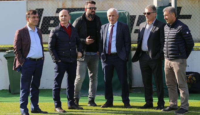Trabzonspor'da yöneticiler antrenmanda