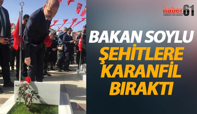 Bakan Soylu şehitlere karanfil bıraktı