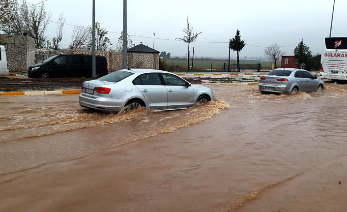Adıyaman'da cadde ve sokaklar göle döndü