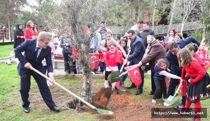 Şehitler için Ekopark'a 5 adet zeytin fidanı dikildi