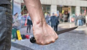 Kaymakamlıkta bıçaklı saldırgan dehşeti!