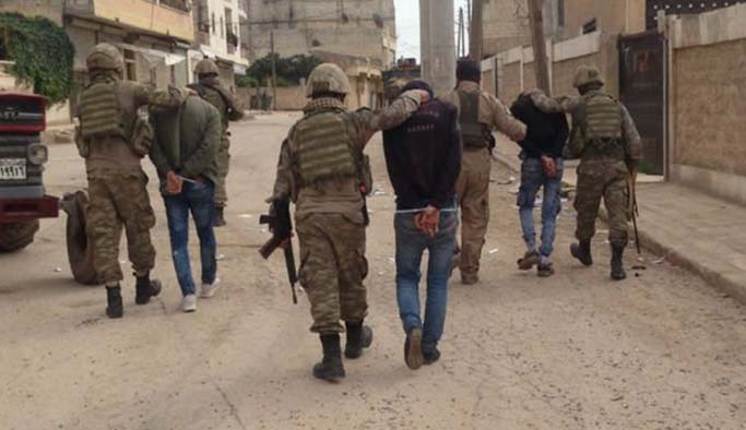 Afrin'de son durum: Halk 18 teröristi teslim etti