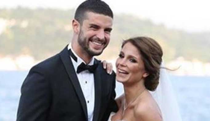 Berk Oktay’ın eşi Merve Şarapçıoğlu’un telefonu hacklendi - Çıplak fotoğrafları sosyal medyada