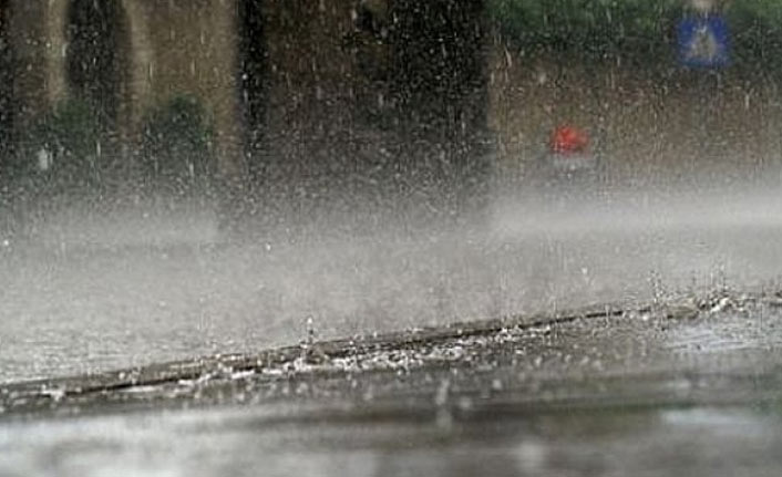 Aşırı yağış nedeniyle cami göle döndü