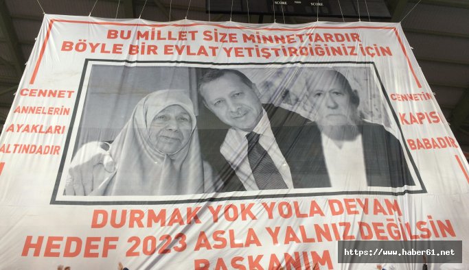 Cumhurbaşkanı Erdoğan'ı Trabzon'da duygulandıran pankart