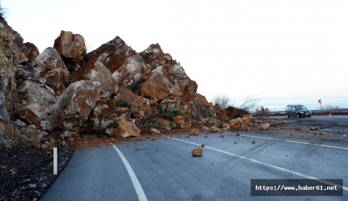 Tokat-Sivas karayolunda heyelan