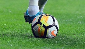 1 lira için futbolcuyu dövdüler