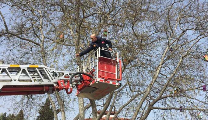 İtfaiyecilerden miniklere jest