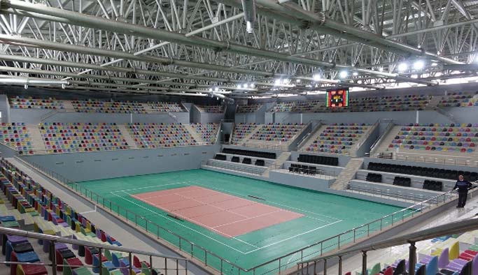 Trabzon'da Tenis kortu spor salonuna dönüştü