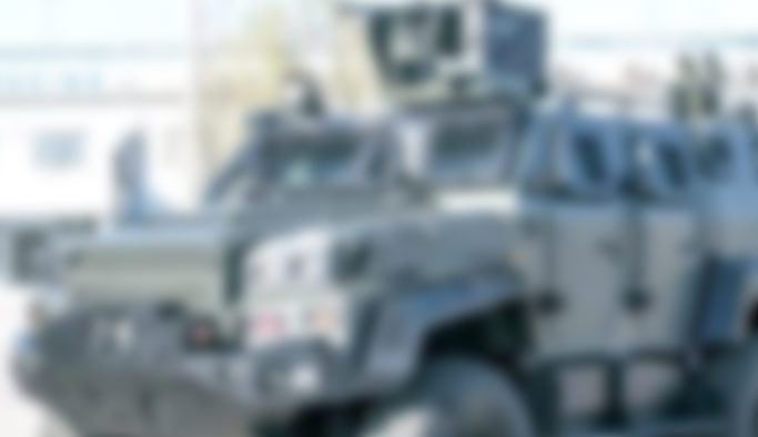 Polis aracı dereye yuvarlandı!