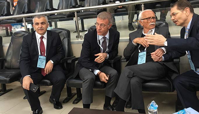 Ahmet Ağaoğlu kongre salonunda